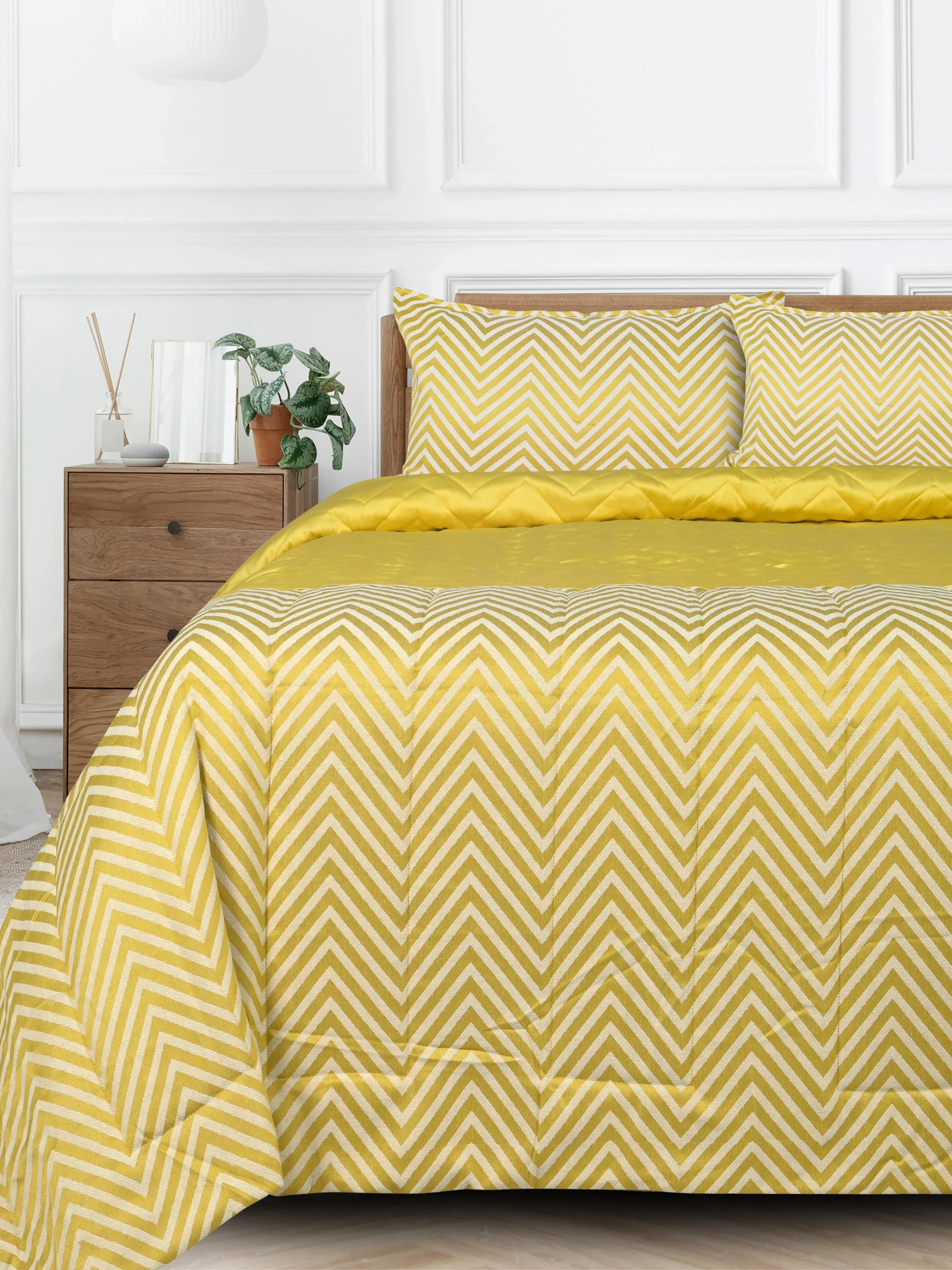Chevron Damask All Season Reversible Quilt - Image 11