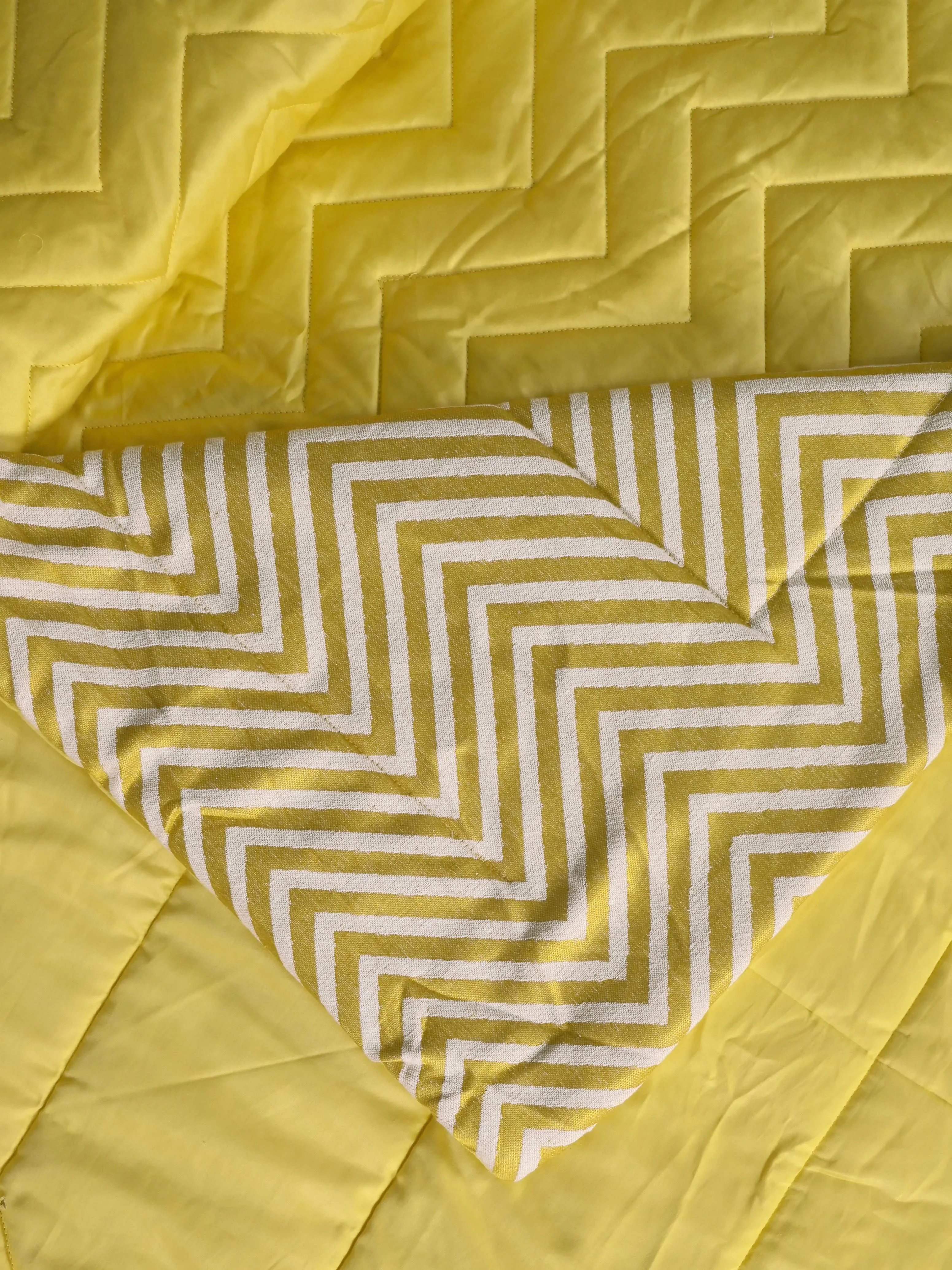 Chevron Damask All Season Reversible Quilt - Image 13
