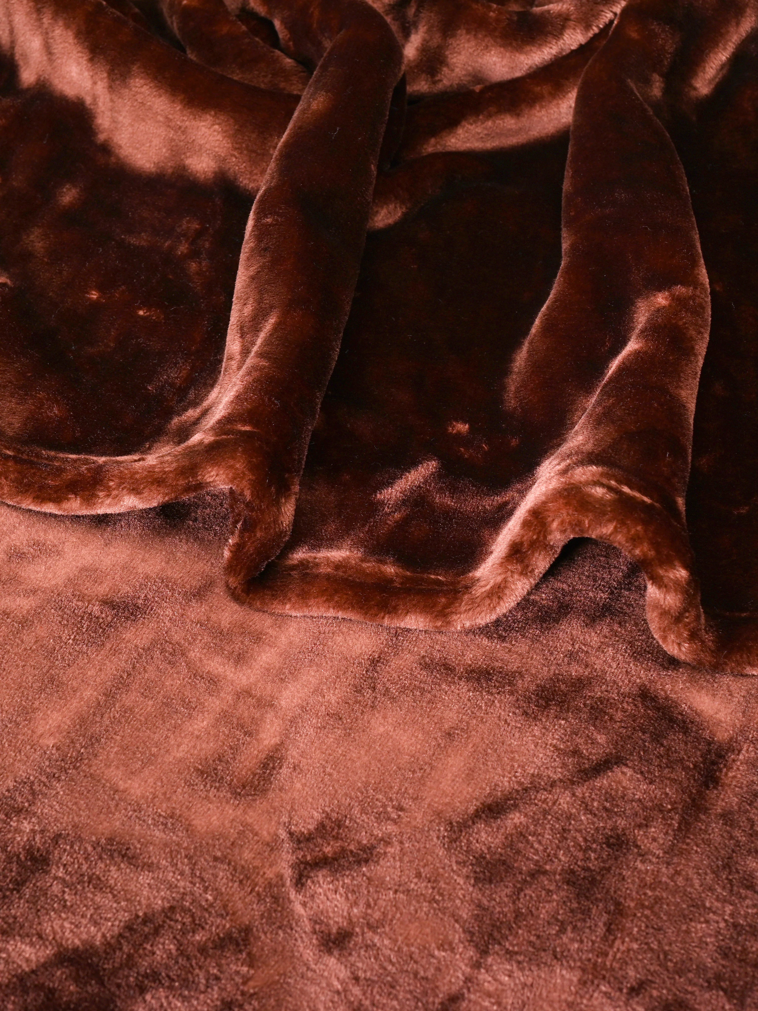 Cloudy All Season Light Weight Mink Blanket - Image 4