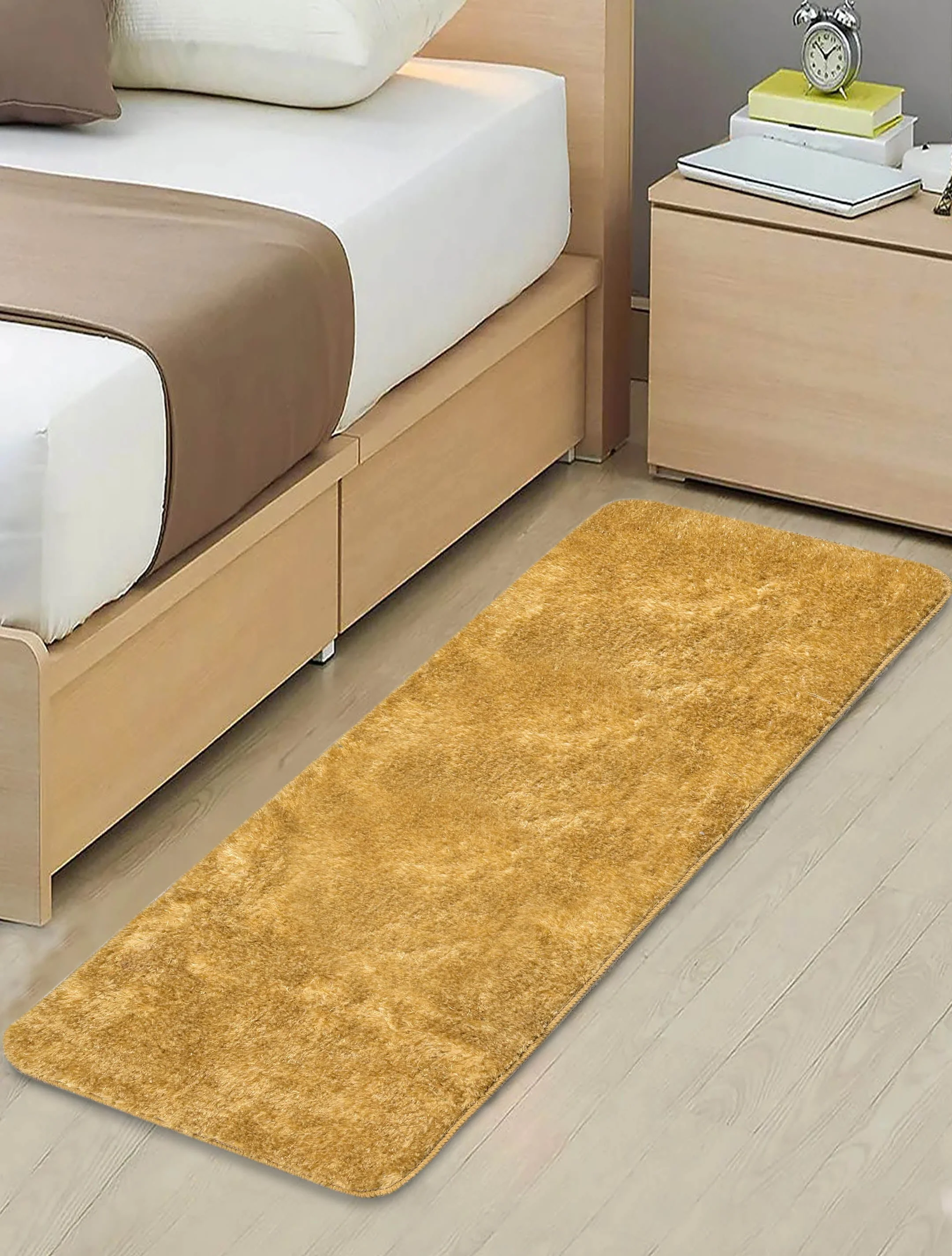 FLORA Glossy Yarn Medium Pile Runner | Soft & Shiny Floor Accent