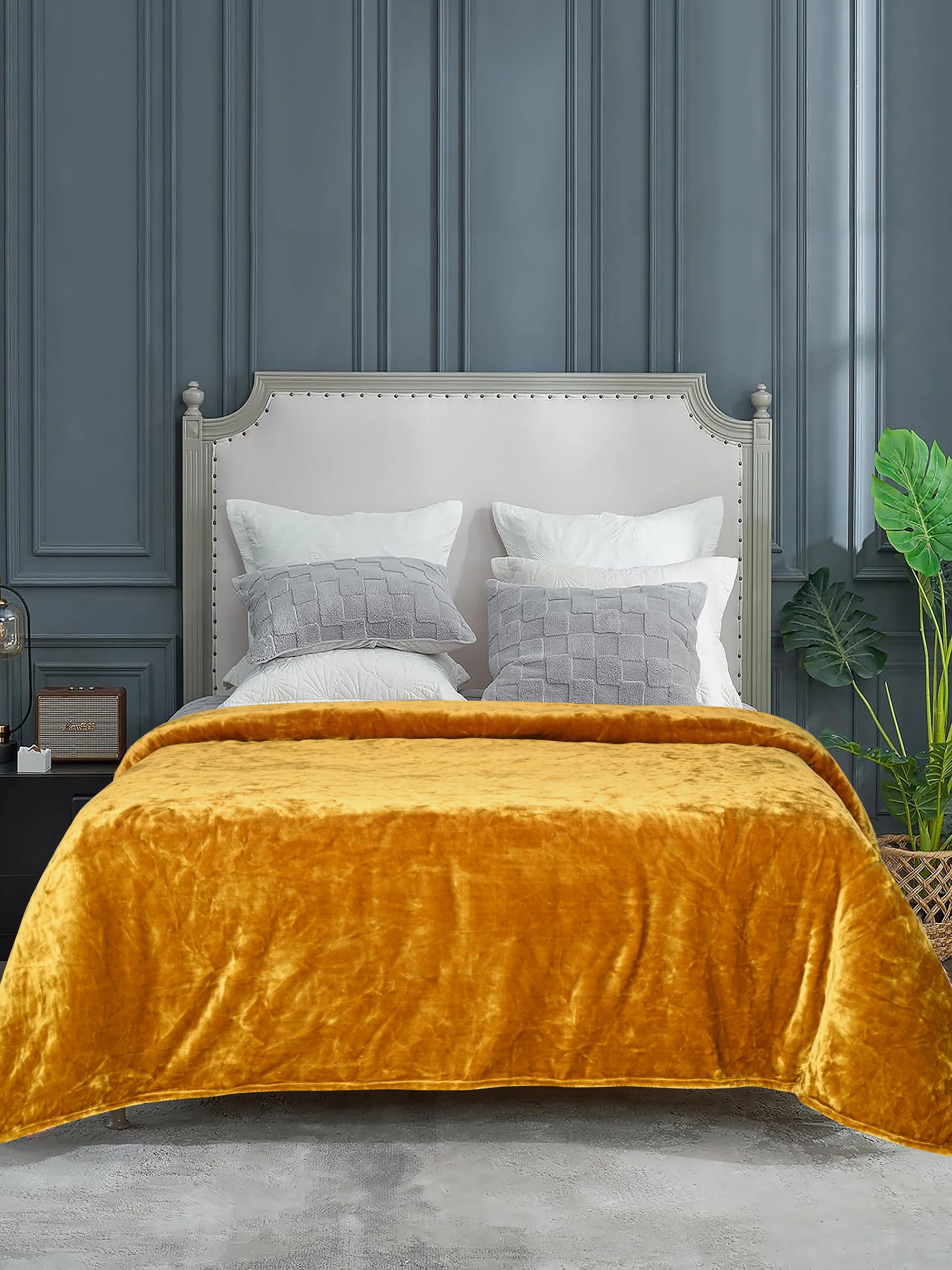 GIFT BOX | Cotton Gold Bedsheet-Cover | Matching Gold Light weight Cloudy Mink Blanket | Combo Set For Gift & Daily Use - Image 2