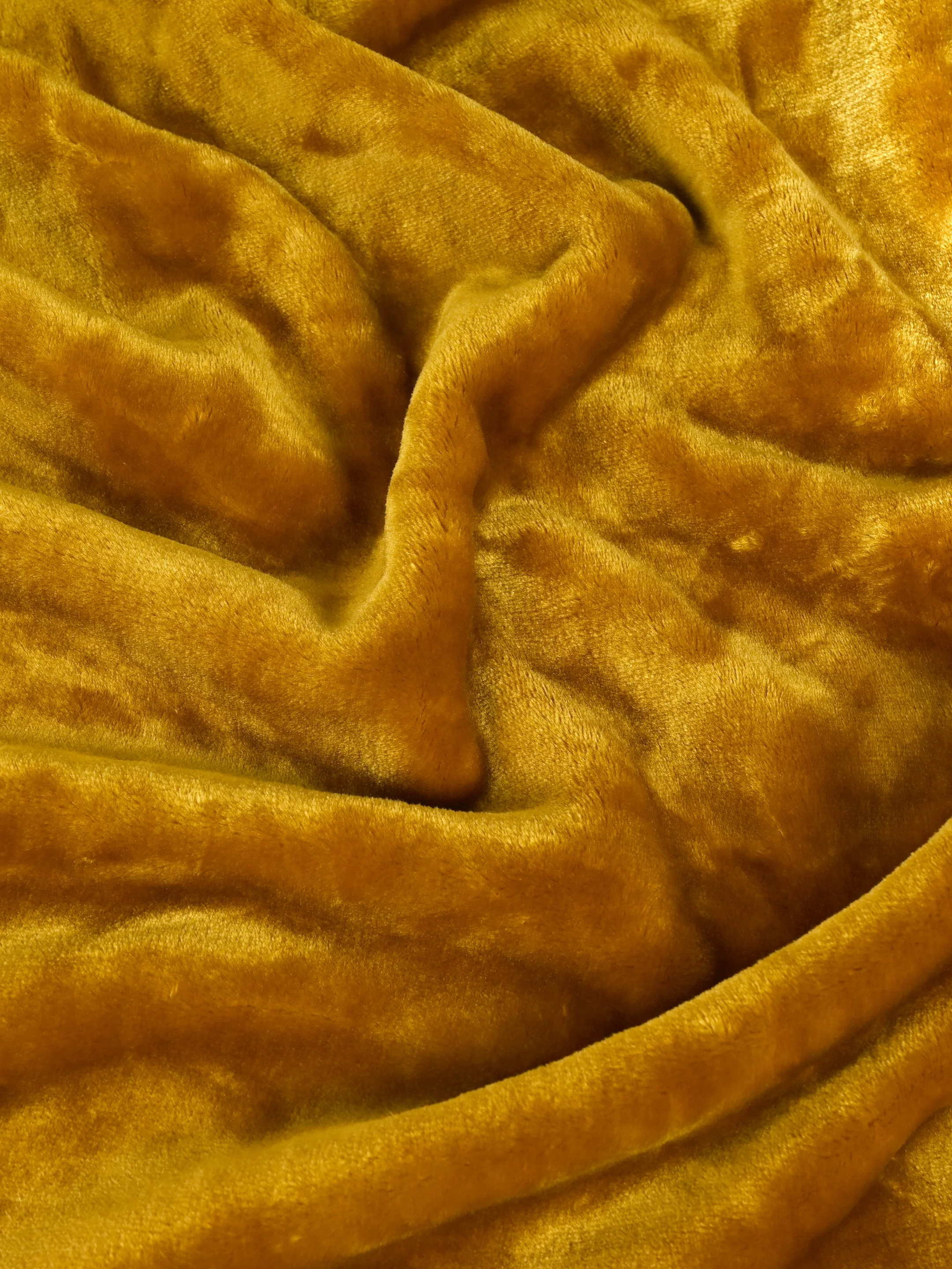 GIFT BOX | Cotton Gold Bedsheet-Cover | Matching Gold Light weight Cloudy Mink Blanket | Combo Set For Gift & Daily Use - Image 4