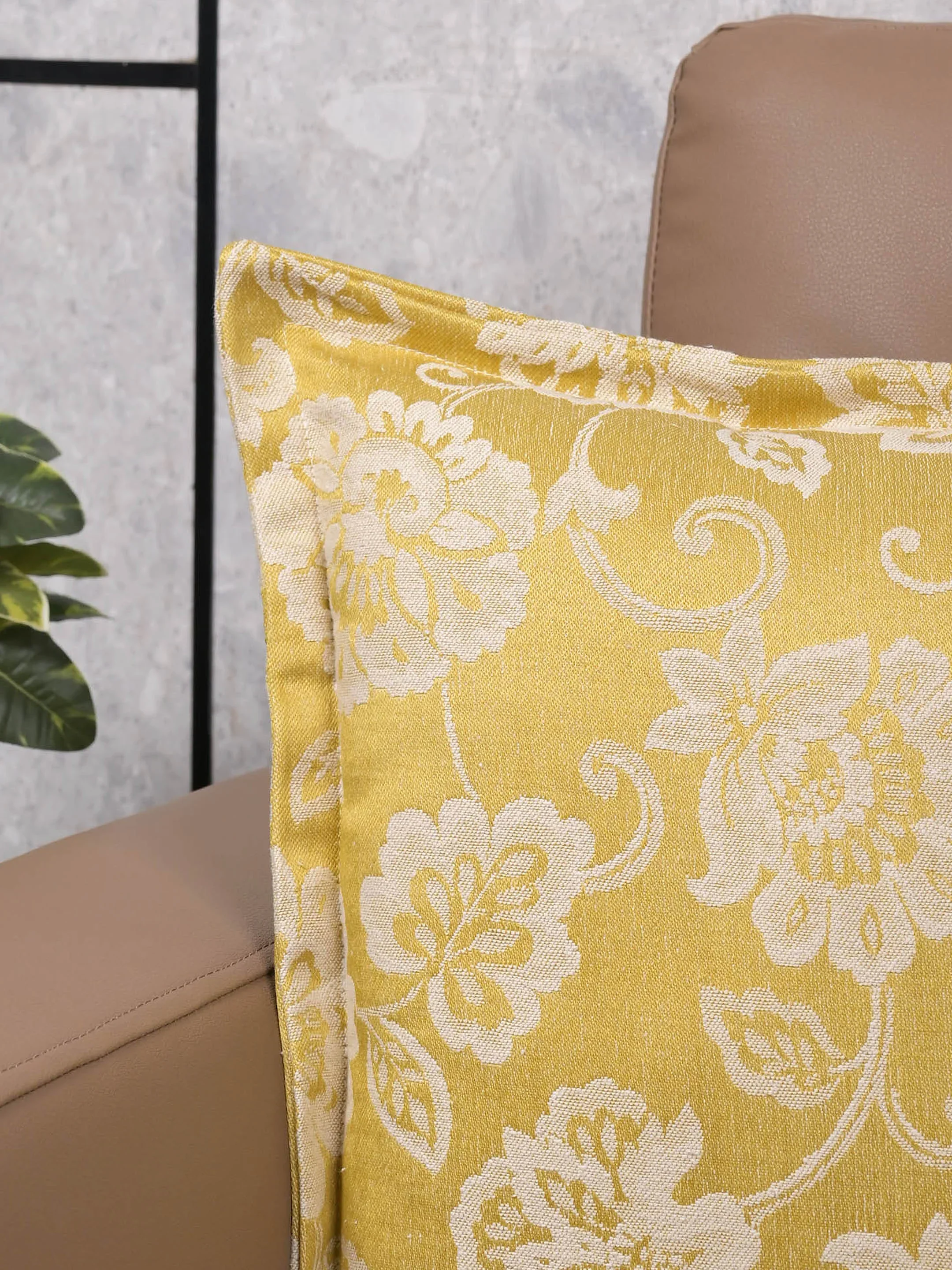 Jardin Damask Cushion Covers – Elegant with Floral-Inspired Motifs - Image 4