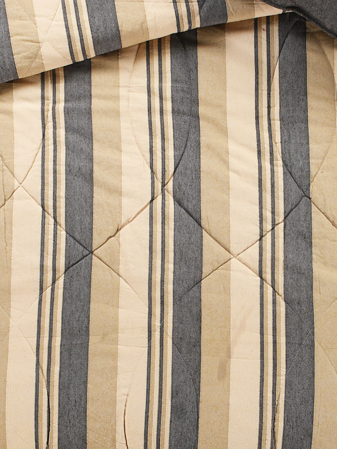 Joy Handmade Striped Queen Size Quilt (90X100) - Image 8