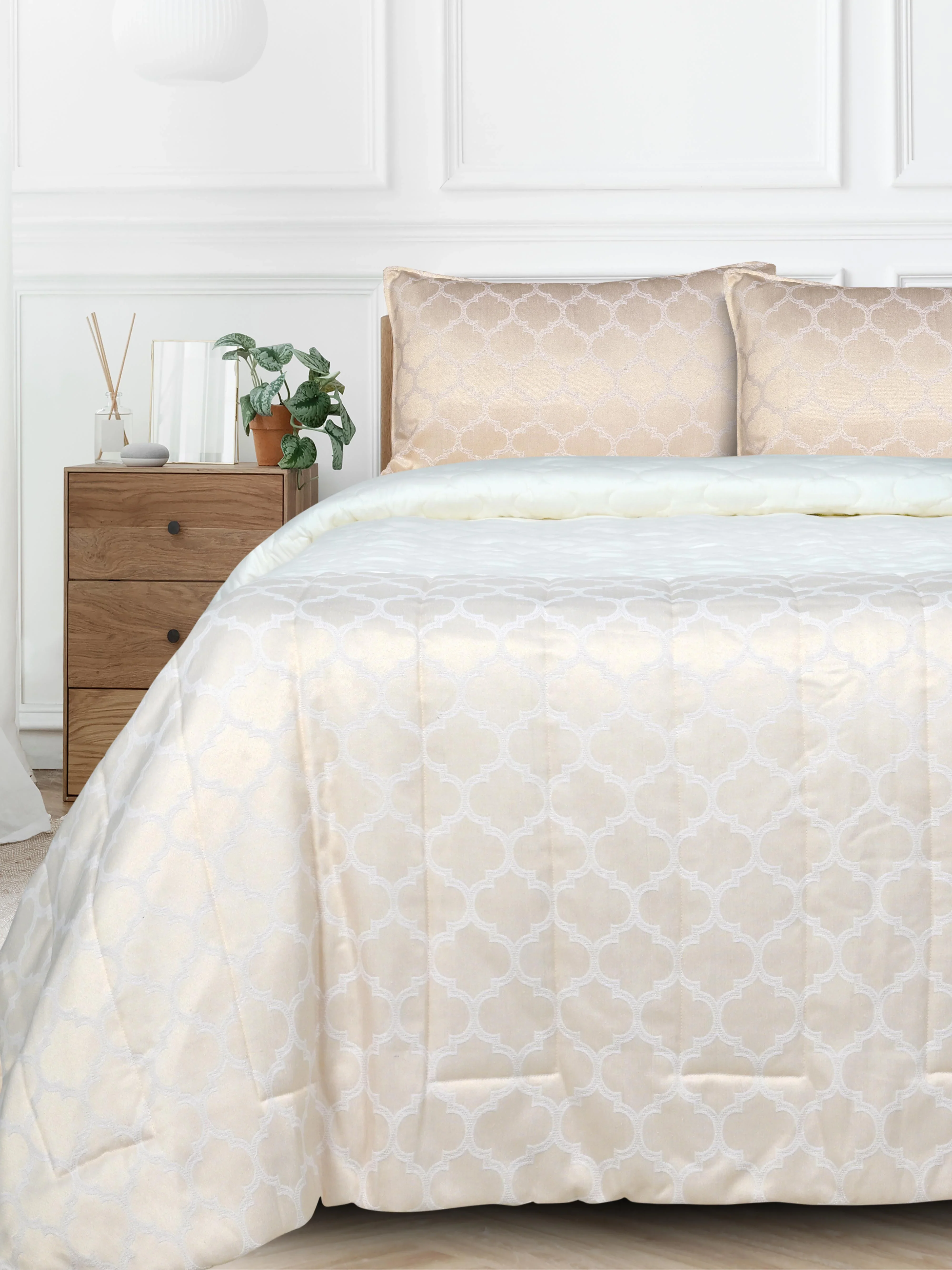 Noor All-Season Medium Weight Reversible Quilt/Comforter | Cozy Feel with Elegant Design