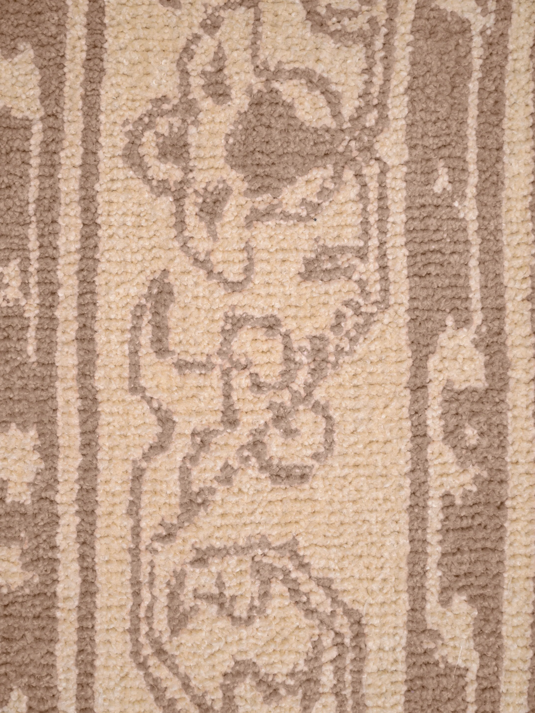 Oriental Charm Yarn Art Carpet | Glossy Texture with Artistic Design - Image 3