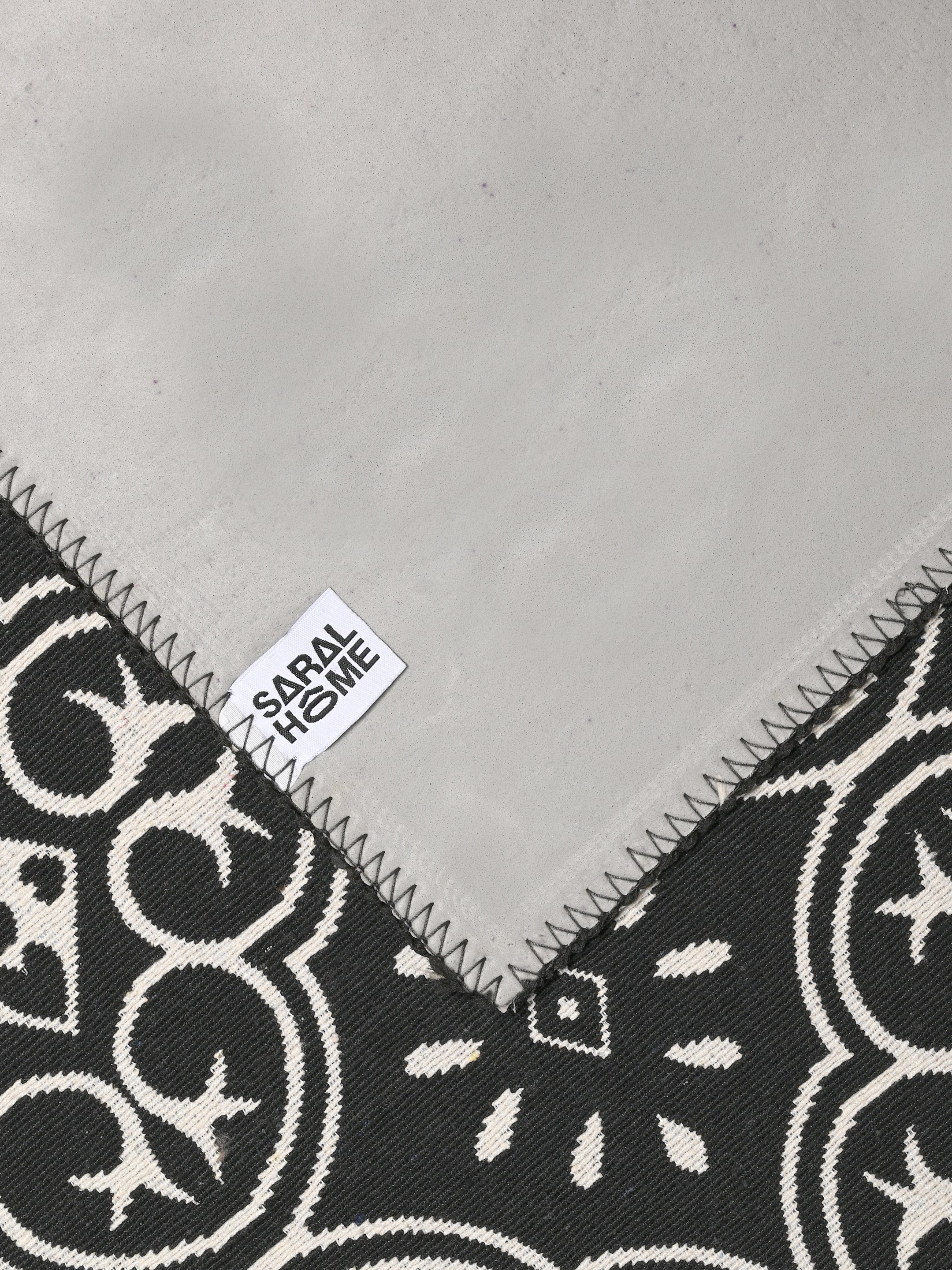 ORNAMENTAL Flatweave Jacquard Carpet. - Image 4